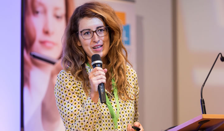 laure anne chich - Femmes du digital 2016 : Laure-Anne, intervenante en Web & e-Business, reçoit le prix de l'entrepreneuse