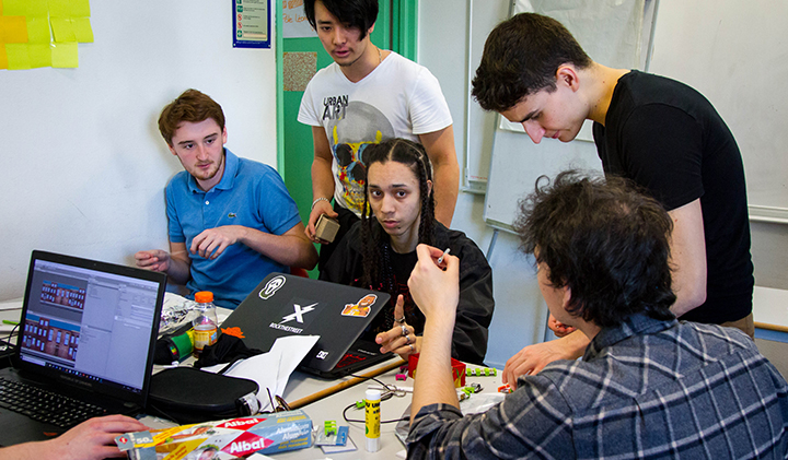 une little bits - Objets connectés : une initiation avec les LittleBits en première année de Bachelor à l'IIM