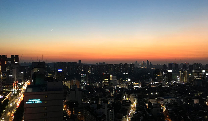 Sunset Rooftop Seoul - Étudier en Corée : Sébastien, promo 2019, en échange à Kyonggi University