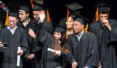 IIM remise diplome 380x222 - Trois nouveaux titres RNCP niveau 1 pour les Axes Création & Design, Développement Web et Jeux Vidéo de l'IIM